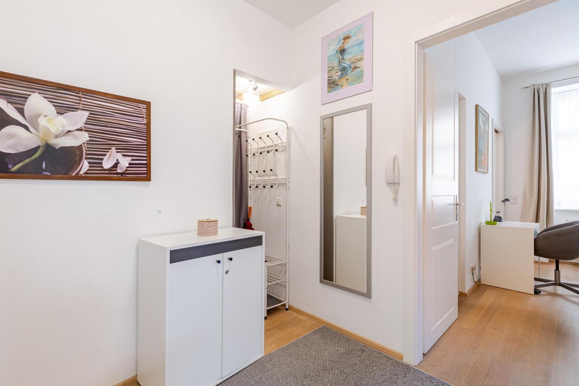 Chic Parisienne A - French Flair In The Heart Of Apartment Wien