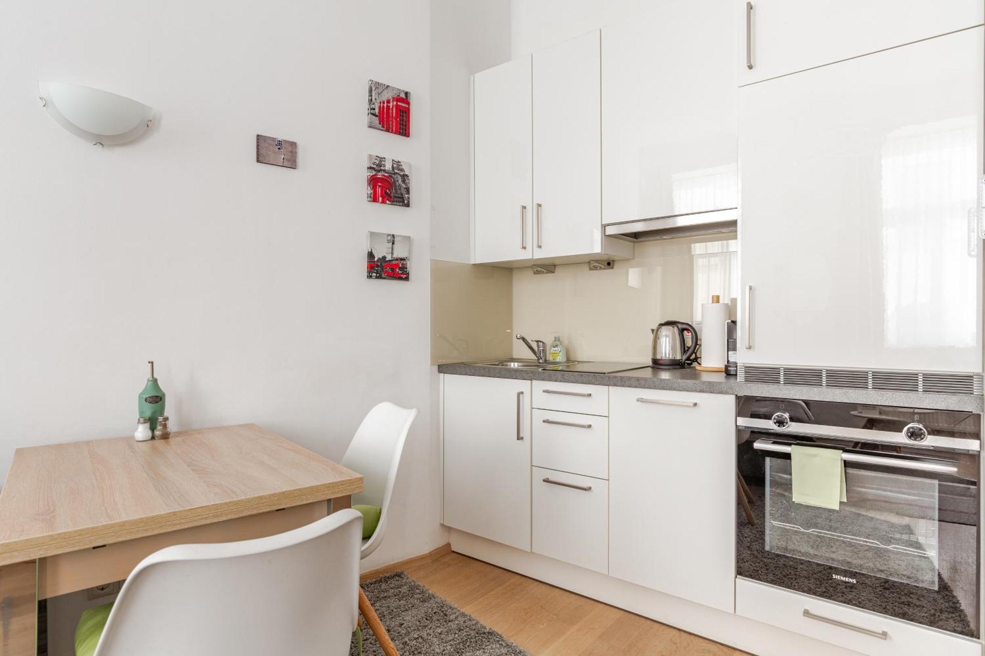 Chic Parisienne A - French Flair In The Heart Of * Wien